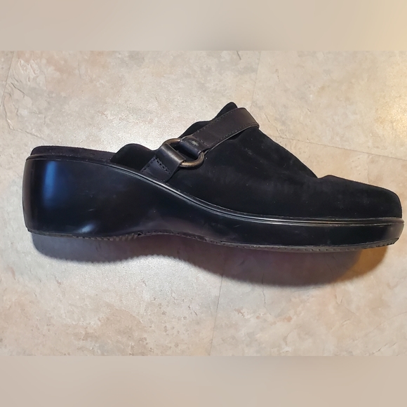 Vionic Black Clog shoes size 9 - Picture 7 of 7